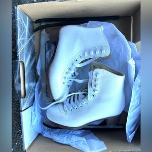 Jackson Glacier 120 Ice Skates Girls SZ 4 Jr Girl Figure Skates Boxed, EUC